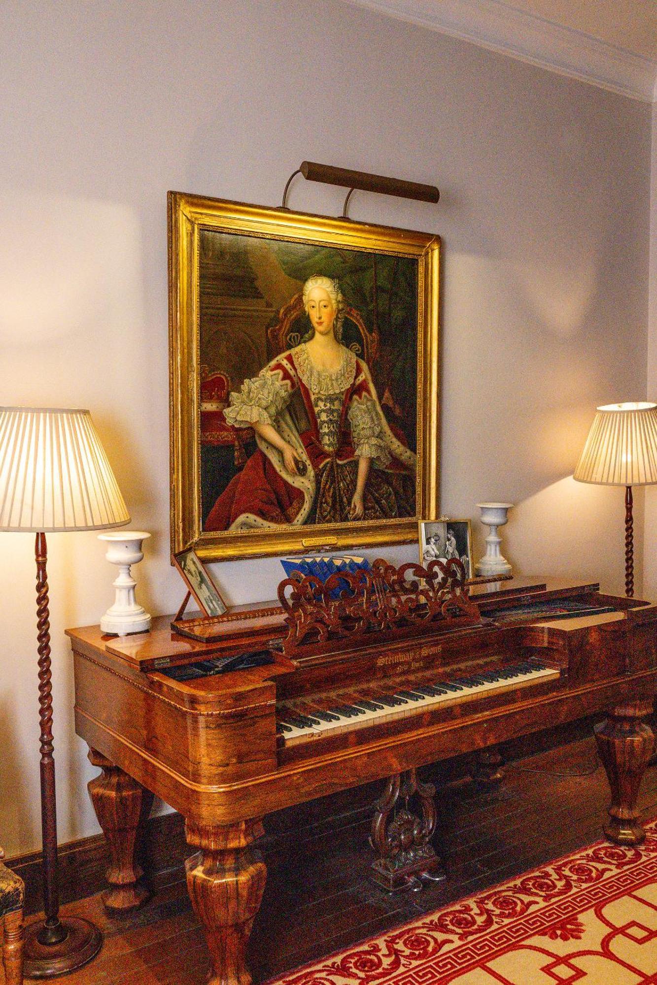 Llangoed Hall *